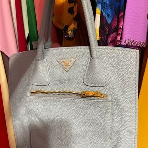 louis vution  and prada purse